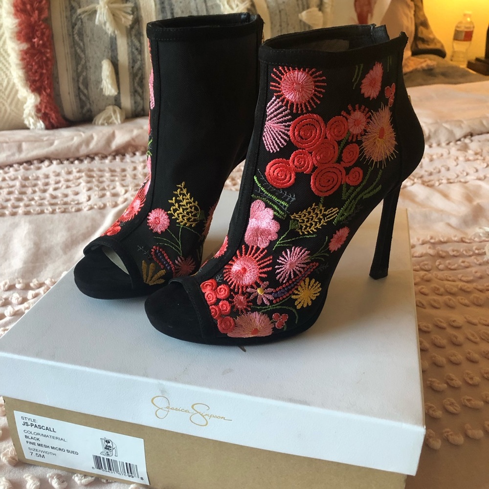 🌺🌸Jessica Simpson Floral Pascall Heels🌼🌷
